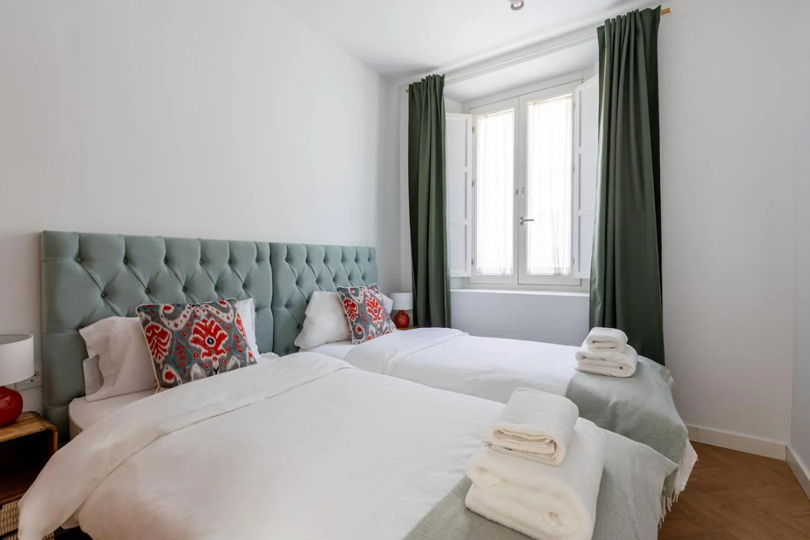 G8 Casa San Bernardo Calle Guadaira Sevilla 0*,  Spanyolország