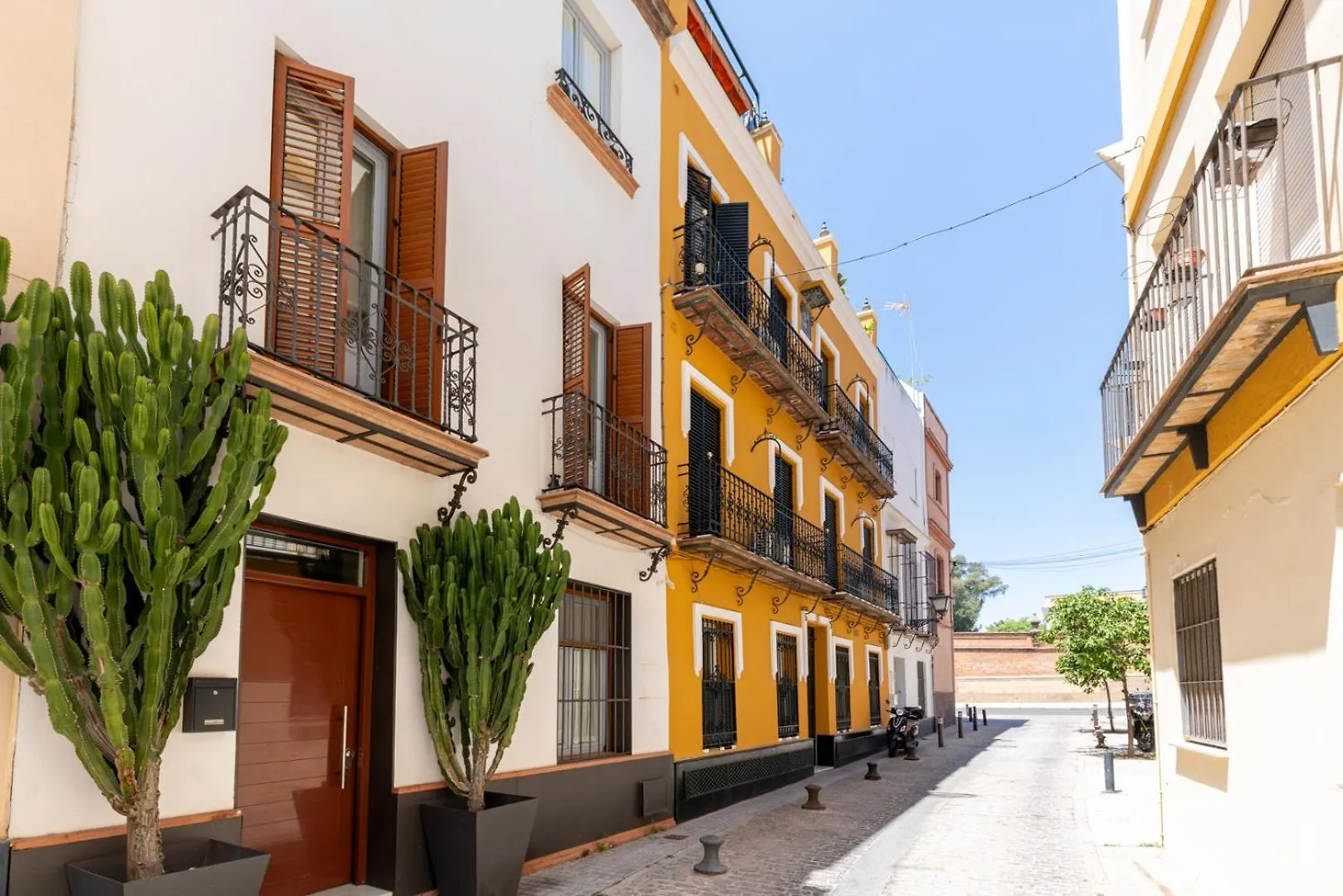 G8 Casa San Bernardo Calle Guadaira Sevilla 0*,