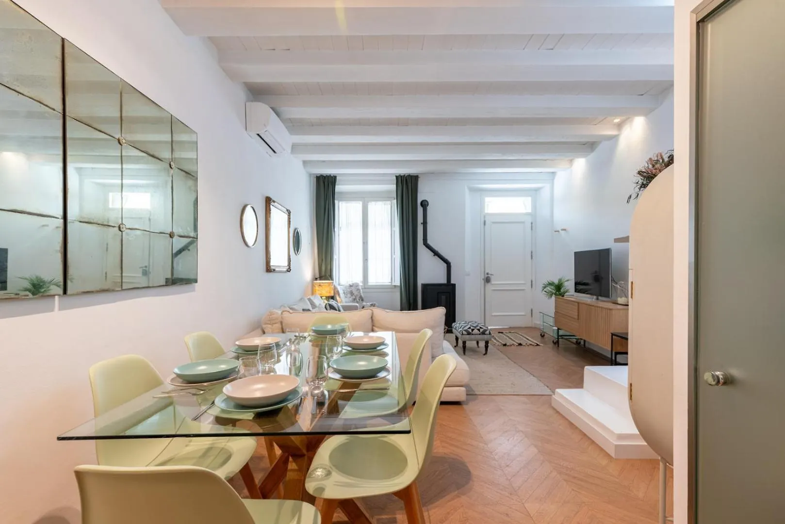 G8 Casa San Bernardo Calle Guadaira Seville Apartment