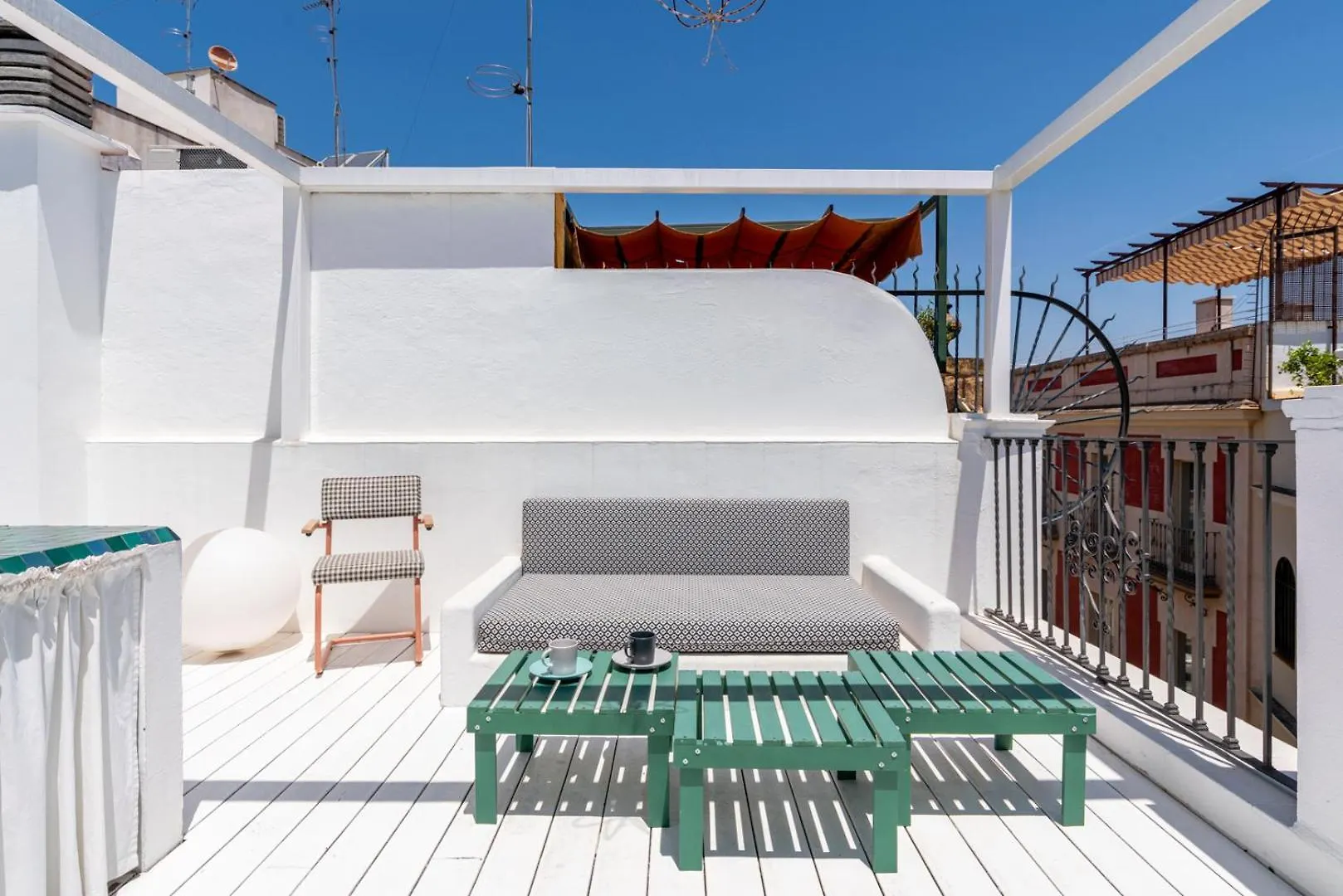 G8 Casa San Bernardo Calle Guadaira Séville 0*,  Espagne