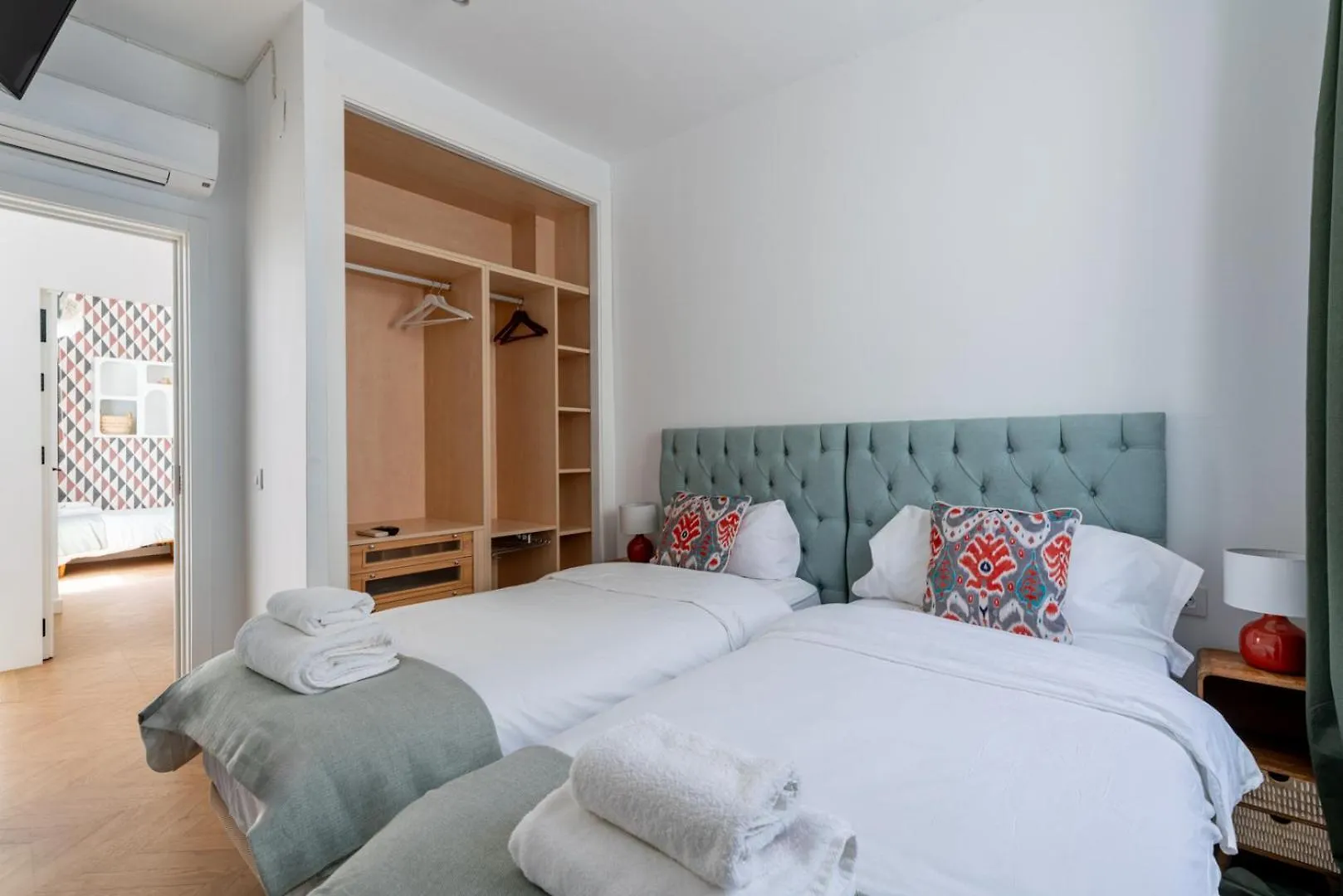 G8 Casa San Bernardo Calle Guadaira Seville Apartment