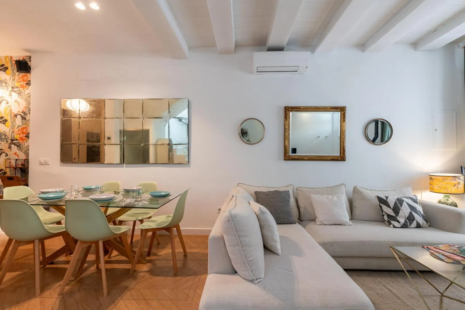 Apartment G8 Casa San Bernardo Calle Guadaira Seville