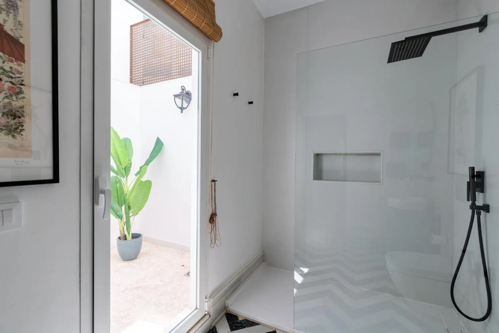 G8 Casa San Bernardo Calle Guadaira Seville