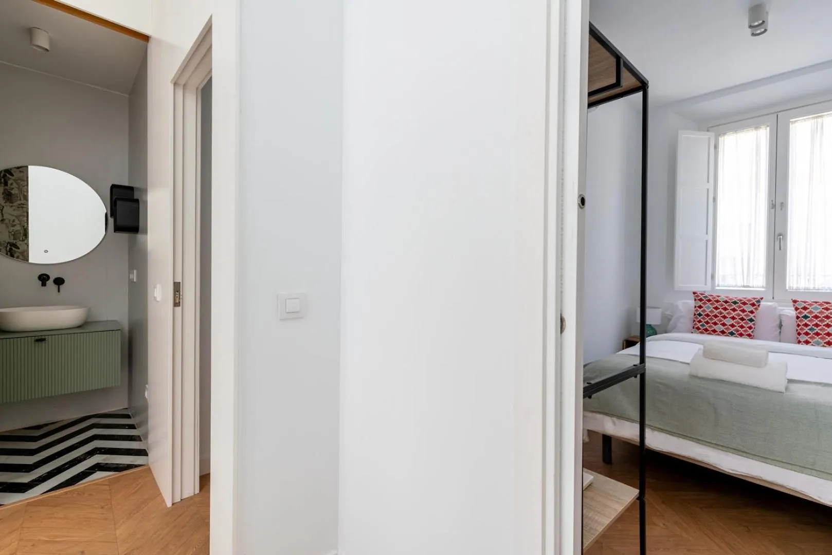 G8 Casa San Bernardo Calle Guadaira Seville